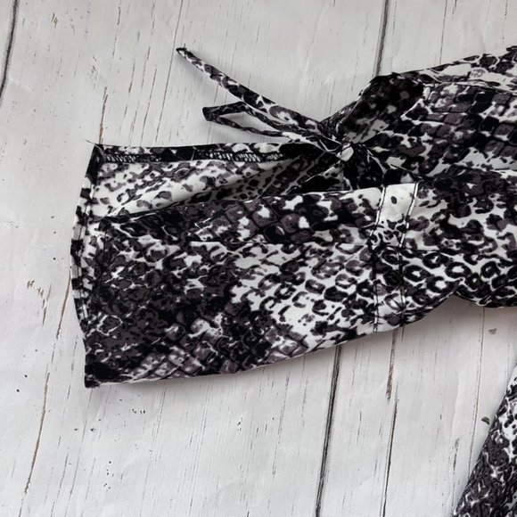 Ellen Tracy Bell Sleeves Animal Print Blouse Size Xl - Picture 5 of 7